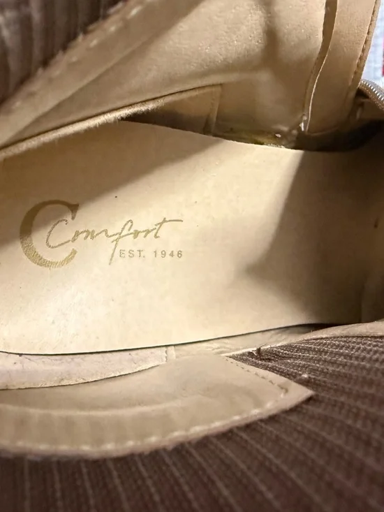 Comfort EST. 1946 Ankle Boots Brown Faux Cow
Hide Med Heel Size 9 - Picture 9 of 12